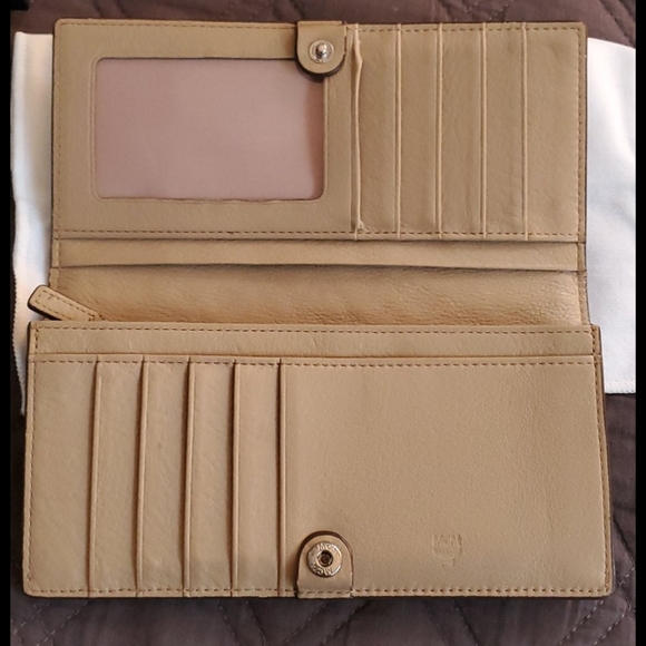 ❤ MCM Wallet ❤ - Picture 2 of 6